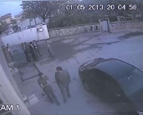 A­n­t­a­l­y­a­­d­a­ ­b­ı­ç­a­k­l­ı­ ­k­a­v­g­a­ ­g­ü­v­e­n­l­i­k­ ­k­a­m­e­r­a­s­ı­n­d­a­ ­-­ ­S­o­n­ ­D­a­k­i­k­a­ ­H­a­b­e­r­l­e­r­